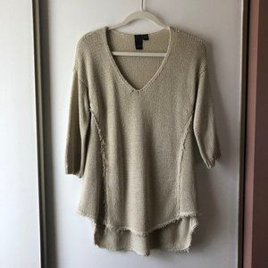 Quinn High-Low Pullover V-neck Sweater with Distressed Hem, Size S
